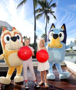<p><strong>Queensland</strong> <i>sets world record</i> for biggest game of Keepy Uppy</p>
