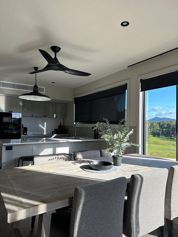 the dining and kitchen at Kangaroo Valley Golf & Country Retreat