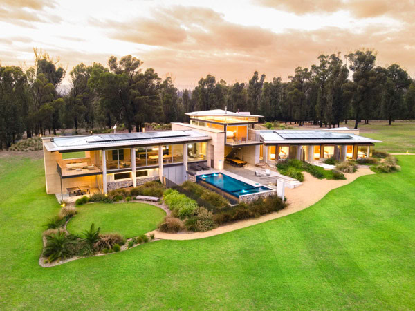 the exterior property view of Robinson’s Run