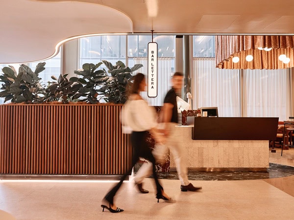 two people walking into Bar Lettera