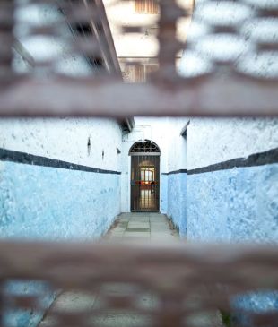 <p><i>The ultimate guide to visiting</i> the fascinating <strong>Fremantle</strong> Prison</p>
