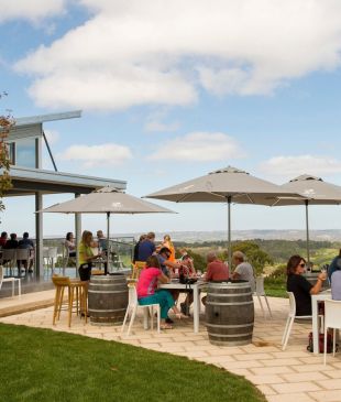 <p><i>15</i> <strong>Adelaide Hills</strong> restaurants you need to book when you’re in town</p>
