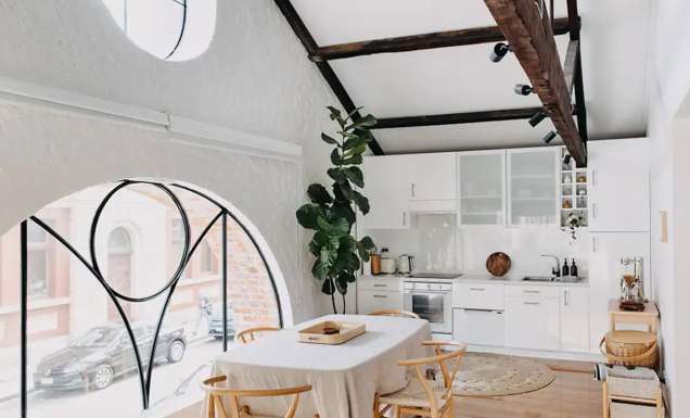 the whitewashed interior with an arched window at Poets Harbour in Fremantle