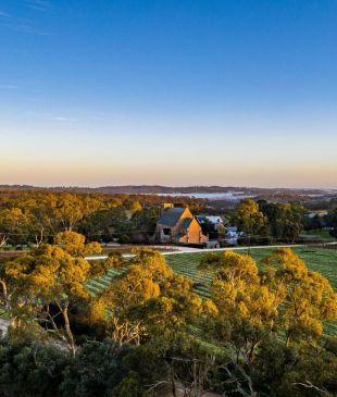 <p><i>The ultimate guide</i> to the <strong>Clare Valley</strong> Riesling Trail</p>
