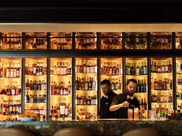 a bartender preparing drinks at Evolve Spirits Bar, MACq01