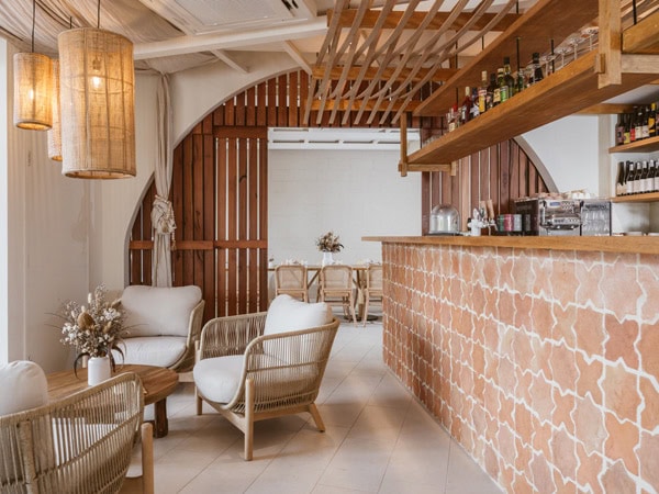 the restaurant interior of Osteria il Coccia in Ettalong