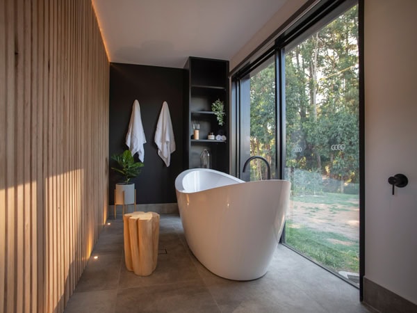 a private tub at Pavilions at Lenswood