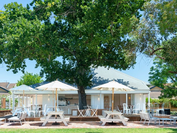 the al fresco dining at Peninsula Farm Cafe