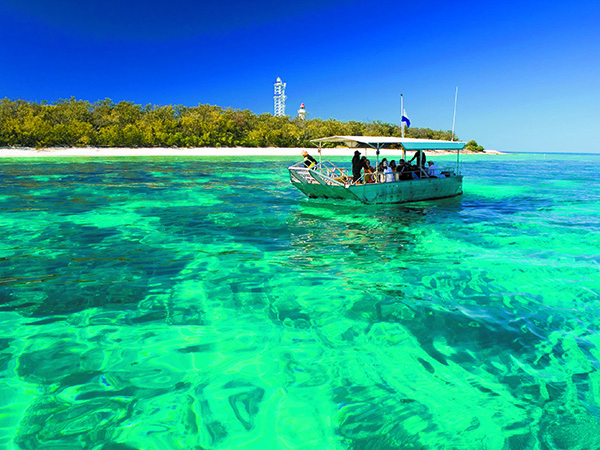 Glass boat in Lady Elliot Island