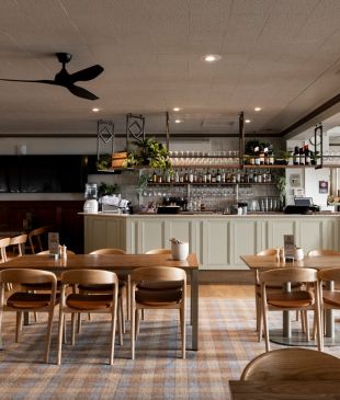 <p><i>14 seaside restaurants</i> in <strong>Robe</strong> to dine at now</p>
