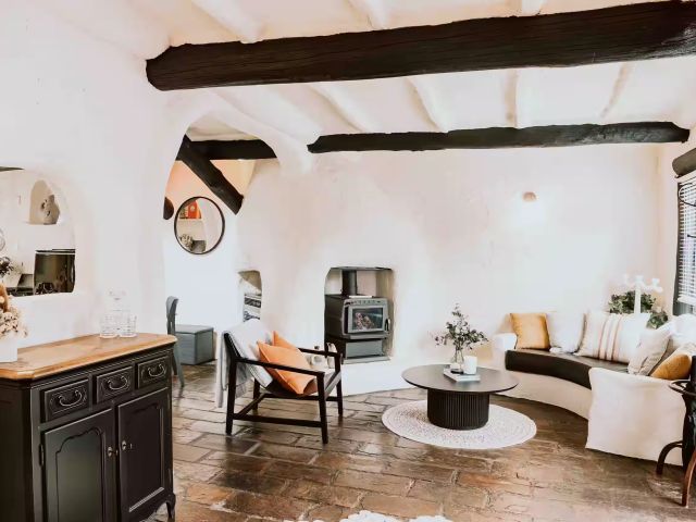 1800s city cottage Airbnb in Adelaide