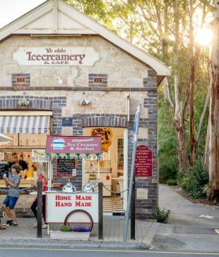 <p><i>10 stunning spring towns</i> you need to visit</p>
