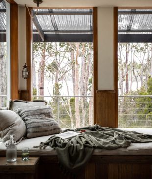 <p><i>8 dreamy places to stay</i> in the <strong>Huon Valley</strong></p>
