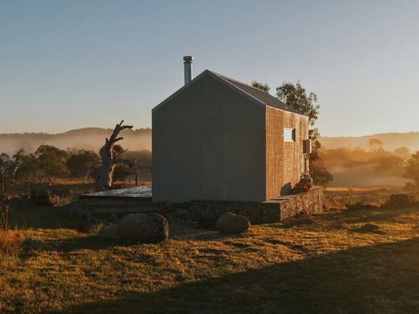 the exterior of Hilltop Eco Cabin, Jindabyne