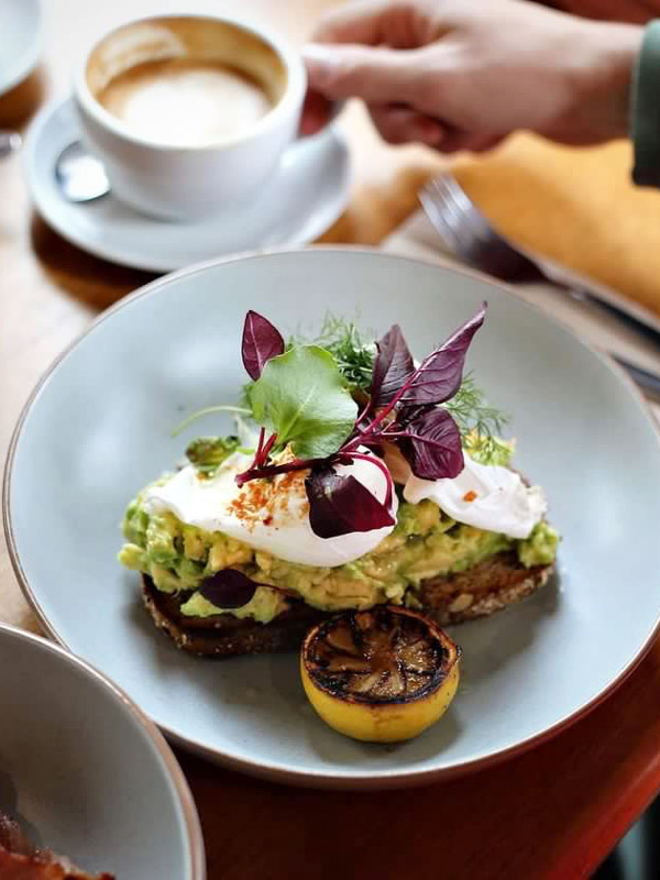 breakfast and coffee at Parc Cafe, Jindabyne