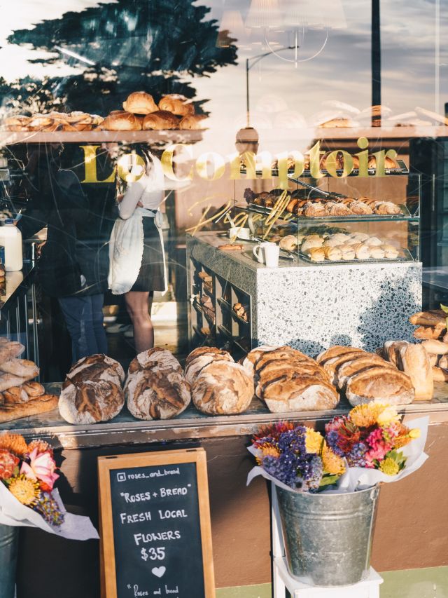 bread and flowers at Le Comptoir Pigalle, Lorne
