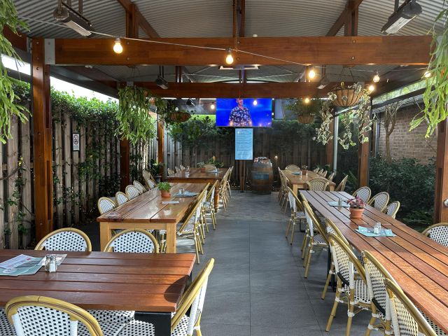 the oriental hotel, mudgee, outdoor dining