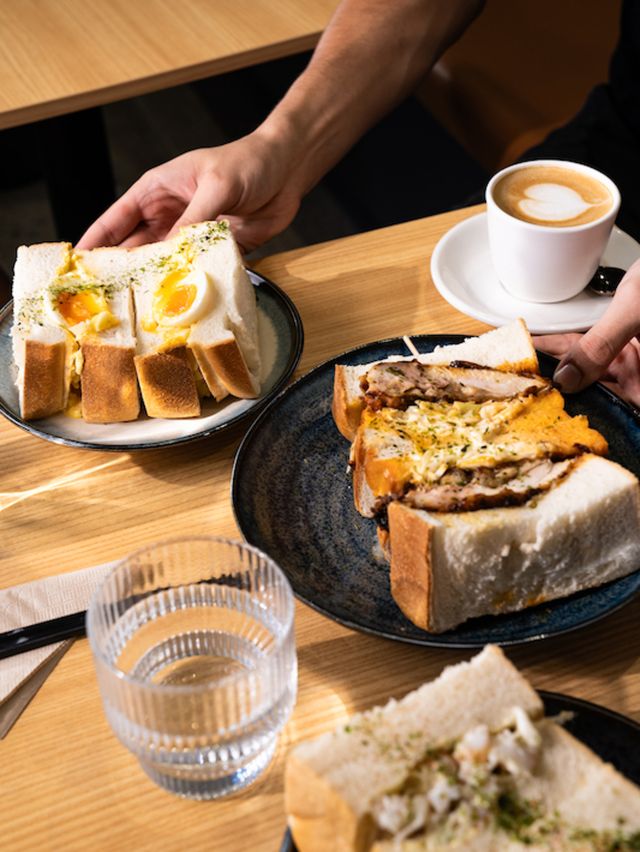 dining at Yuna Restaurant and Café, Adelaide