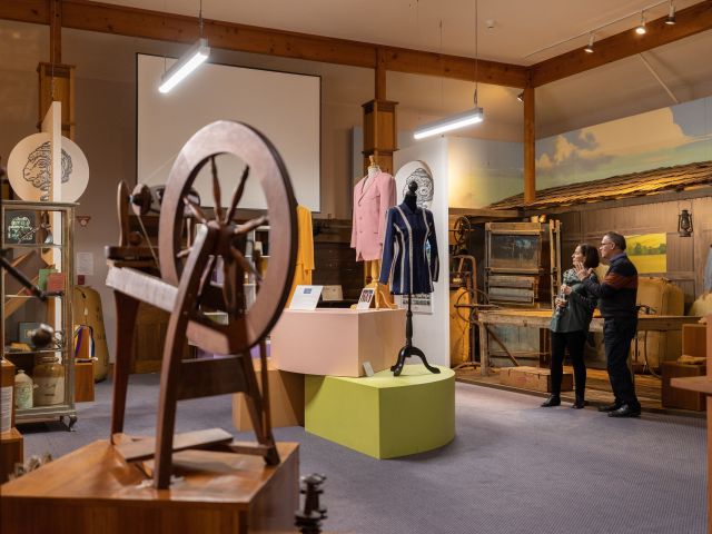 Tasmanian Wool Centre, Hobart to Launceston