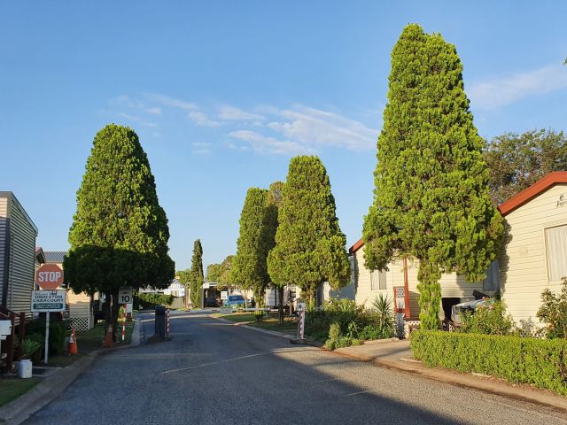 the Singleton Caracourt Caravan Park entrance