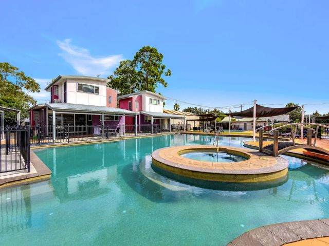 an outdoor pool at Ingenia Holidays Hunter Valley