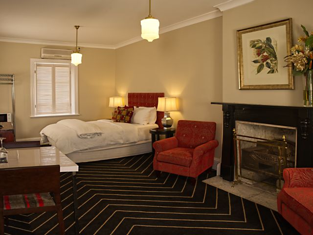 the room interior at Grays Inn Wollombi