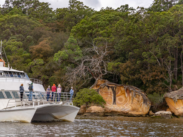 cruising Hawkesbury River onboard the Riverboat Postman
