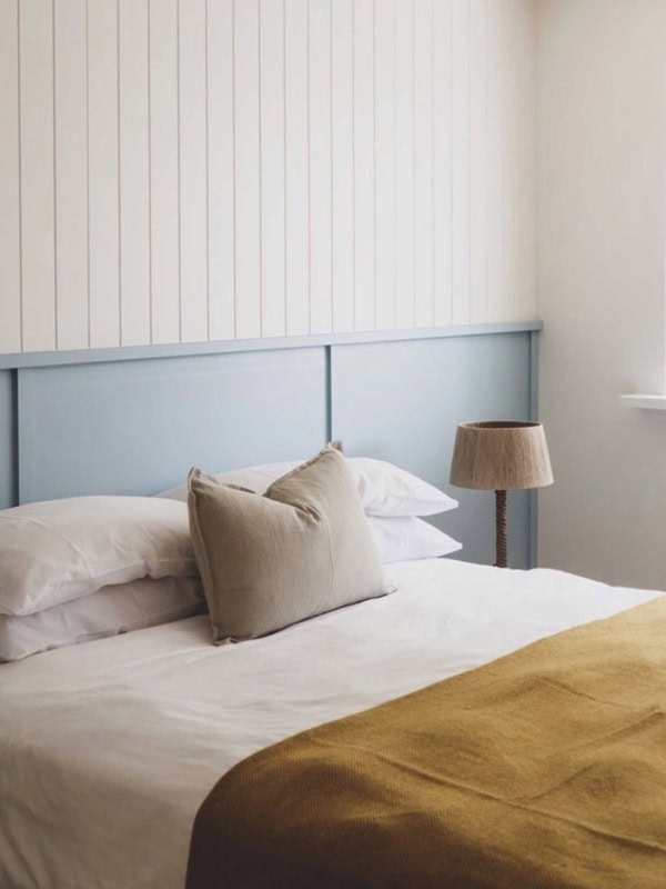 Blue Water Motel bed