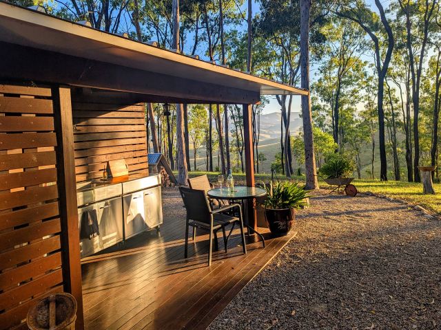the alfresco kitchen at Ketchup’s Bank Glamping