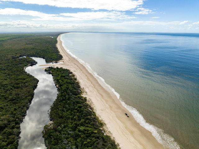 a guided 4WD tour along the beaches of Bribie Island
