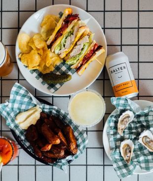 <p><i>Try these</i> <strong>Lorne</strong> restaurants on your next <strong>Great Ocean Road</strong> adventure</p>
