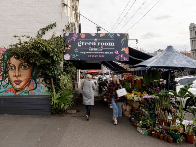 shopping around Albert Park, Melbourne suburbs