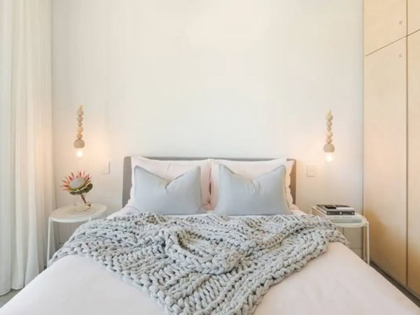 the bed at The Cottesloe cabin Airbnb in Perth