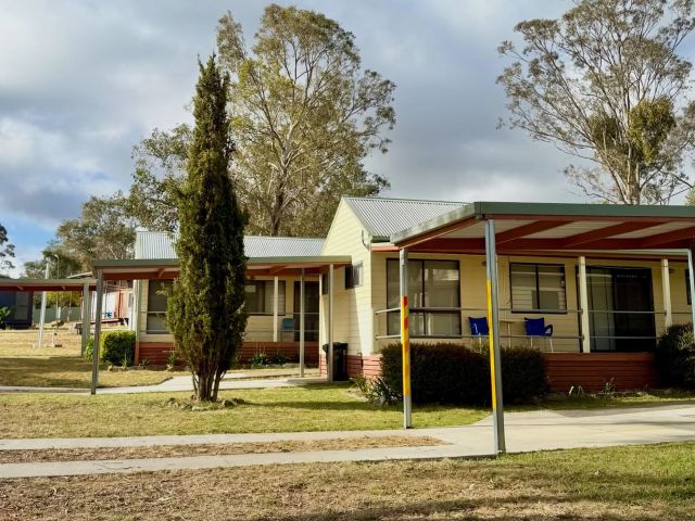 the cabins at the Eaglehawk Park Canberra