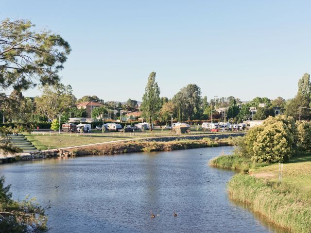 the scenic Queanbeyan Riverside Caravan Park