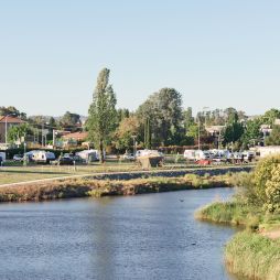 the scenic Queanbeyan Riverside Caravan Park