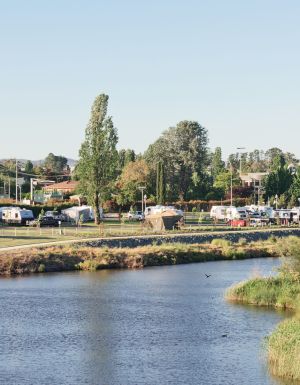 the scenic Queanbeyan Riverside Caravan Park