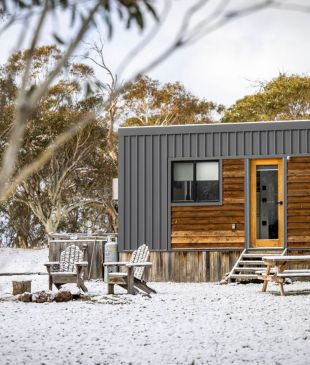 <p>17 <i>incredible stays</i> in and around <strong>Jindabyne</strong></p>
