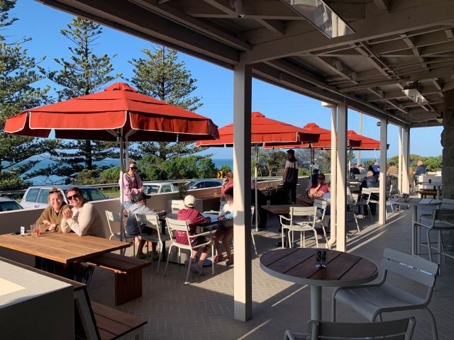 alfresco dining at the Grand Pacific Hotel, Lorne