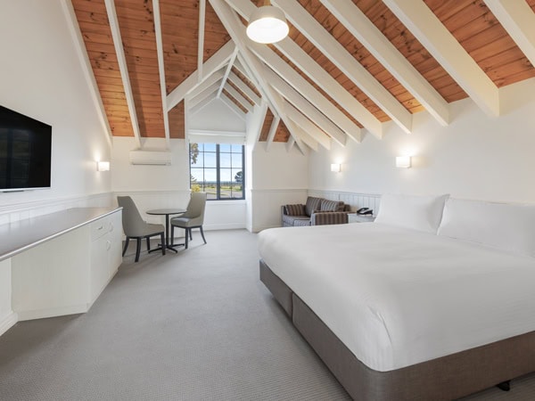 a look inside one of the rooms at Best Western Olde Maritime, Warrnambool