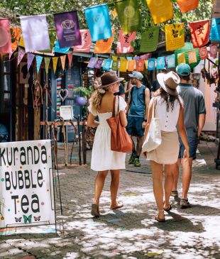 <p>14 <i>must-visit markets</i> in and around <strong>Cairns</strong></p>
