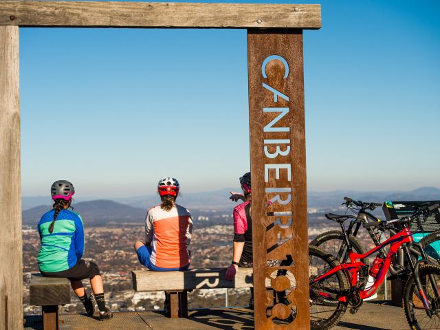 a viewpoint on the Canberra Centenary Trail