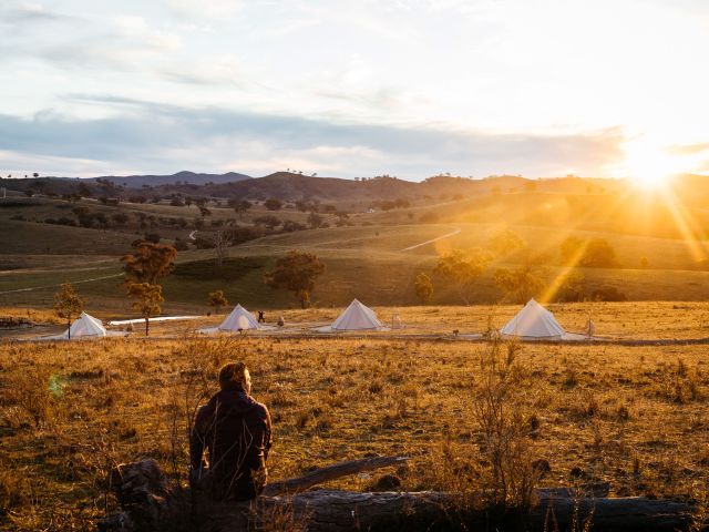 Luxury Glamping and Villas in Mudgee with a unique accommodation experience. Set on a 320 acre working sheep property of secluded quintessential Australian landscape, yet close to Mudgee's famous wineries and restaurants.