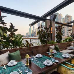 al fresco dining at Stan’s Lounge, Howard Smith Wharves