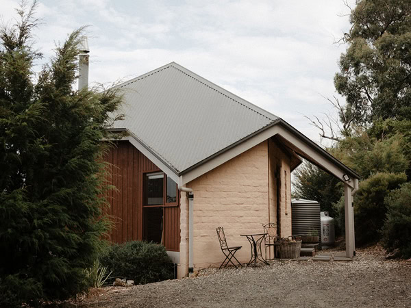 the luxury cabin exterior at Kangaroo Ridge Retreat, Yarra Valley