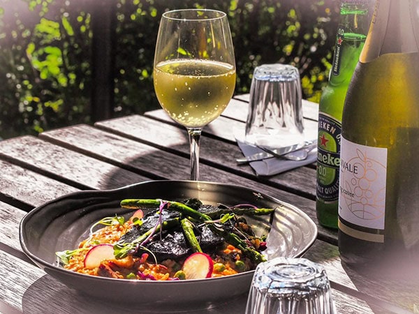 meal and wine at Park House Cafe toowoomba