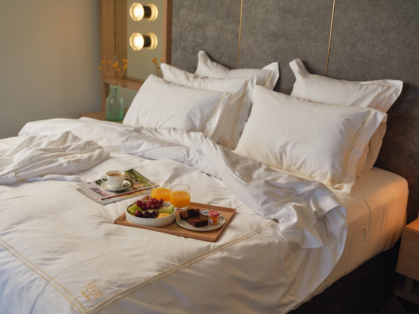 a Stay and Graze Package meal with overnight accommodation at Re’em Yarra Valley