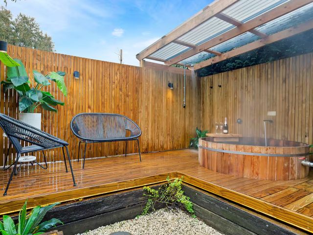 a cedar hot tub at Glebe Cottage