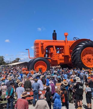 <p><i>The Big Tractor is here</i>! Meet <strong>Australia’s</strong> newest Big Thing</p>
