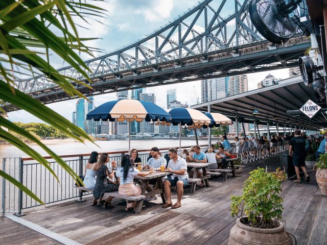 riverfront dining under the story bridge at Felons Brewing Co. Brisbane brewery